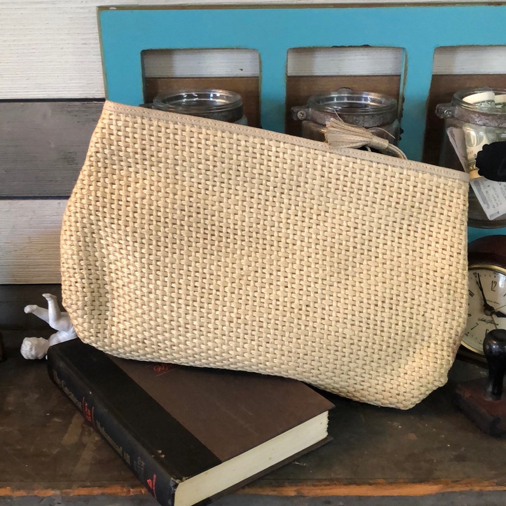 Rare vintage Bottega Veneta made in Italy woven interlocking clutch - excellent